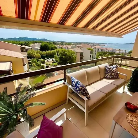 Moderne Avec Vue A Apartmán