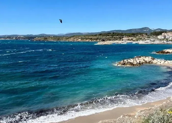 Moderne Avec Vue A Lejlighed Six-Fours-les-Plages