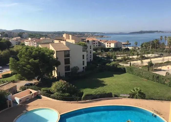 Moderne Avec Vue A Lejlighed Six-Fours-les-Plages